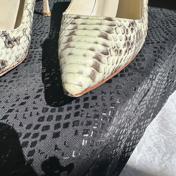 Manolo Blahnik Snake Skin Pump Size 38.5 - Picture 3 of 8